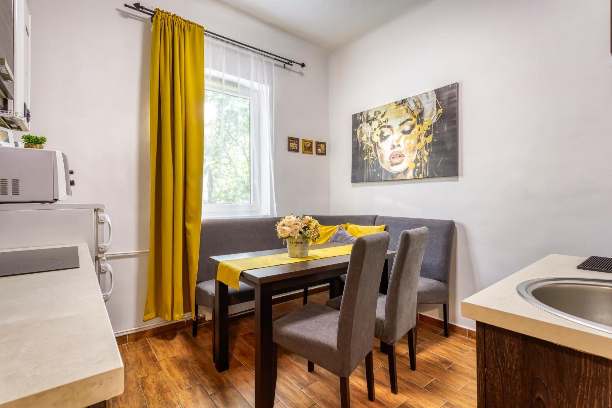 B2 Big King Apartment *